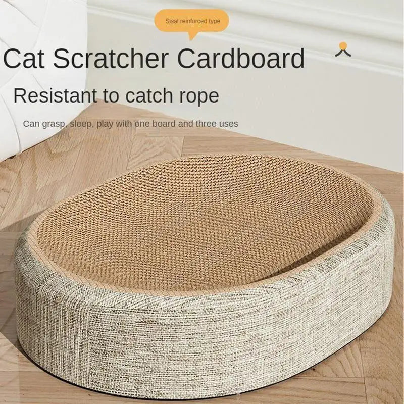Chat utilisant le griffoir ovale en sisal